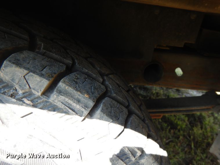 image for item FR9115 2001 Chevrolet Silverado 1500  utility bed pickup truck