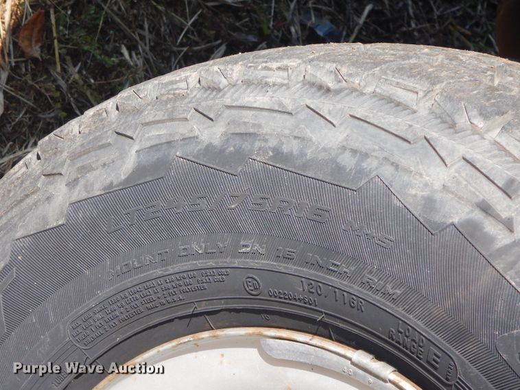 image for item FR9115 2001 Chevrolet Silverado 1500  utility bed pickup truck