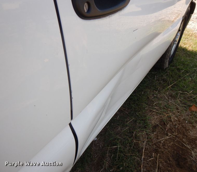 image for item FR9115 2001 Chevrolet Silverado 1500  utility bed pickup truck