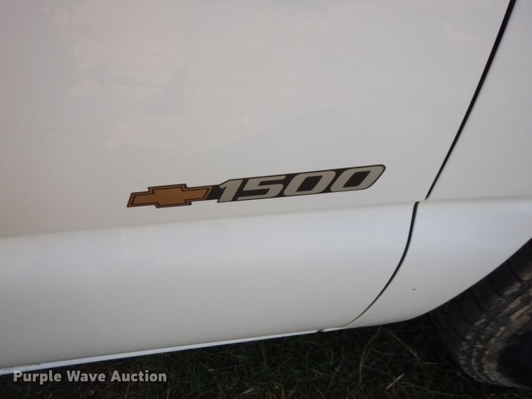 image for item FR9115 2001 Chevrolet Silverado 1500  utility bed pickup truck