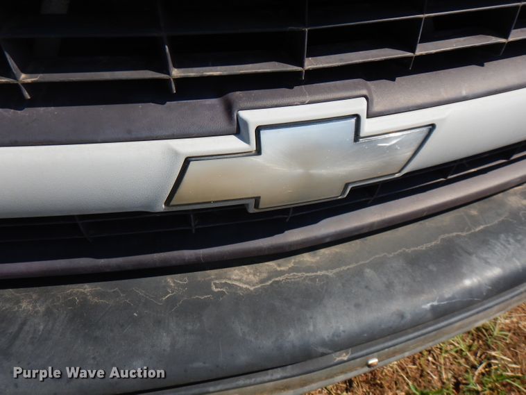 image for item FR9115 2001 Chevrolet Silverado 1500  utility bed pickup truck