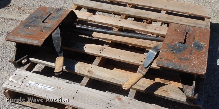 image for item FR9201 Tractor to skid steer manual quick attach