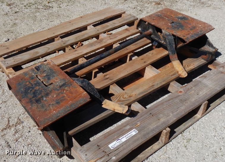 image for item FR9201 Tractor to skid steer manual quick attach