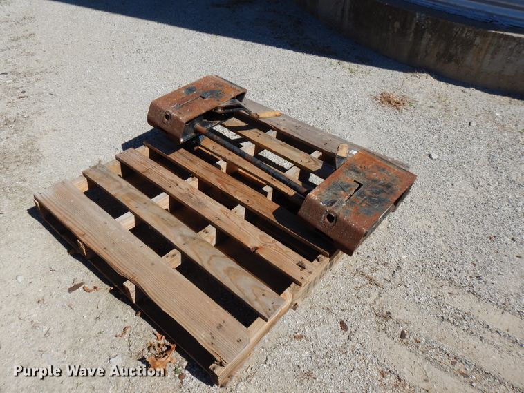 image for item FR9201 Tractor to skid steer manual quick attach