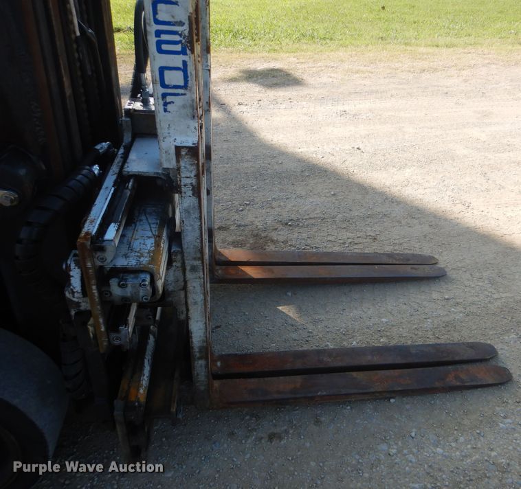 image for item GM9130 Nissan MCPL02A25LV  forklift