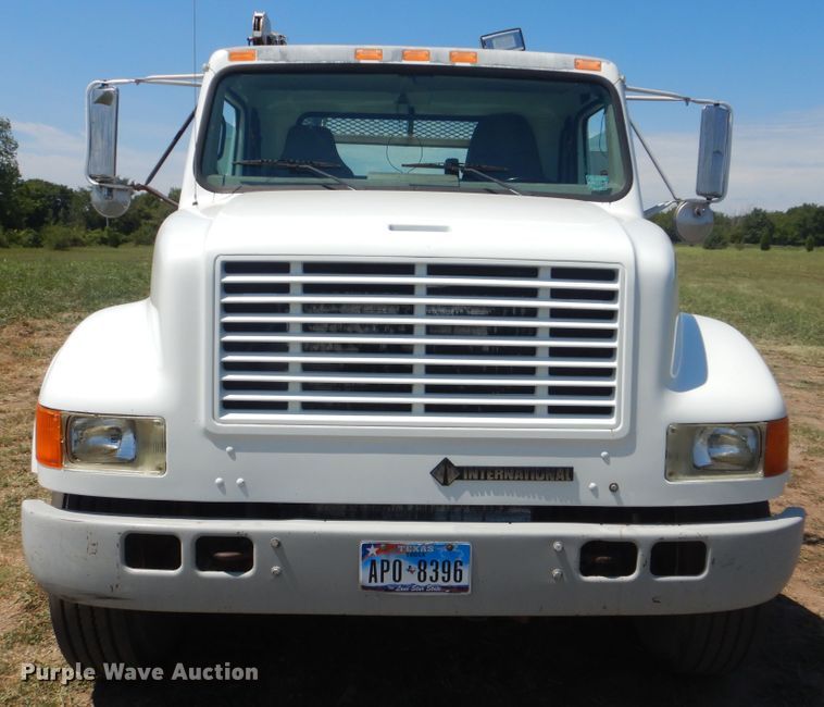 image for item GM9141 2002 International 4700  utility truck with crane