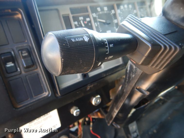 image for item GM9141 2002 International 4700  utility truck with crane