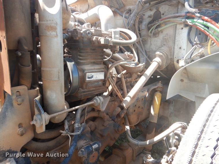 image for item GM9141 2002 International 4700  utility truck with crane