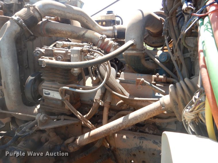 image for item GM9141 2002 International 4700  utility truck with crane