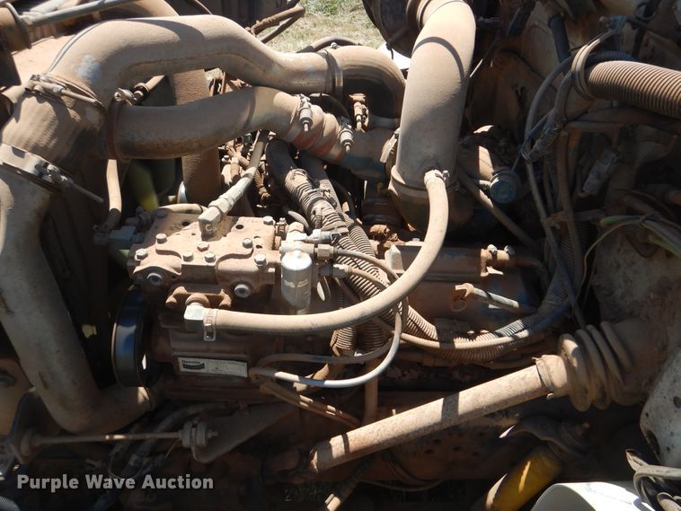 image for item GM9141 2002 International 4700  utility truck with crane