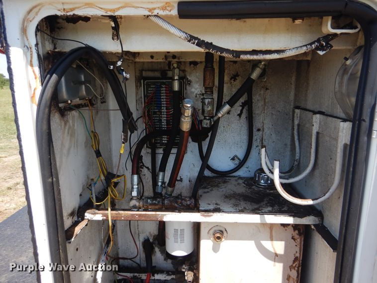 image for item GM9141 2002 International 4700  utility truck with crane