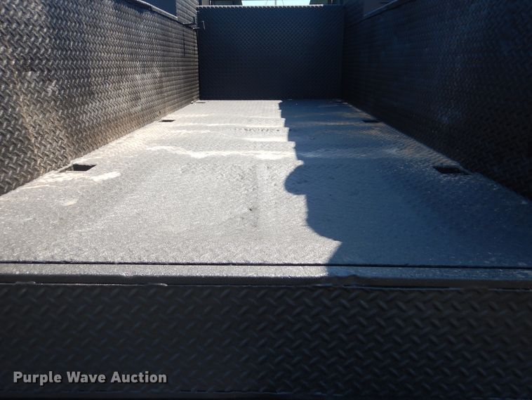 image for item GM9141 2002 International 4700  utility truck with crane