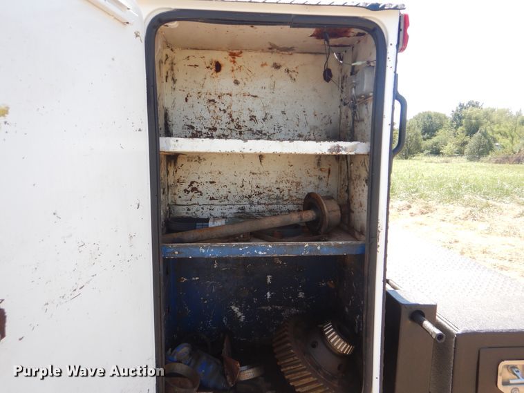 image for item GM9141 2002 International 4700  utility truck with crane