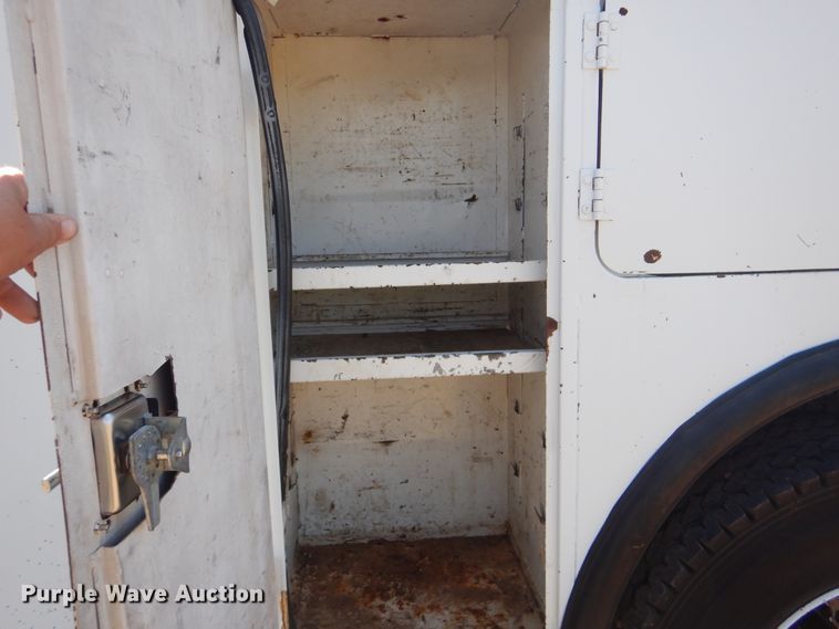 image for item GM9141 2002 International 4700  utility truck with crane