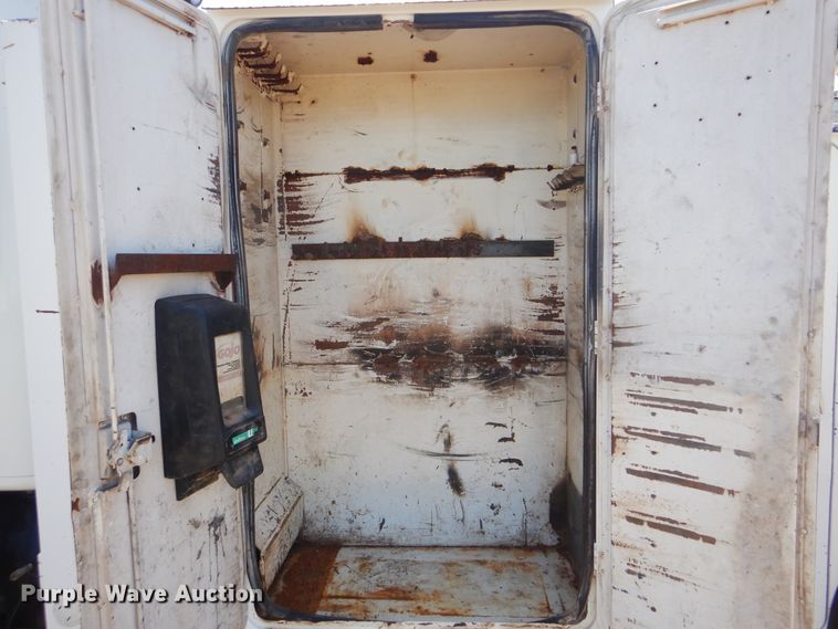 image for item GM9141 2002 International 4700  utility truck with crane