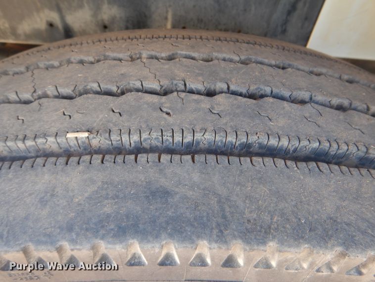 image for item GM9141 2002 International 4700  utility truck with crane