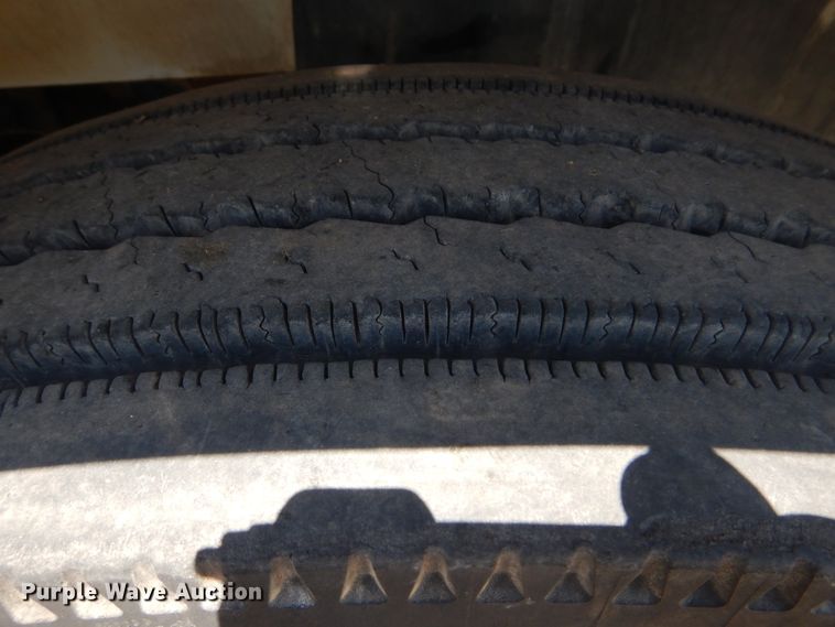 image for item GM9141 2002 International 4700  utility truck with crane