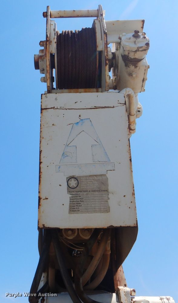 image for item GM9141 2002 International 4700  utility truck with crane