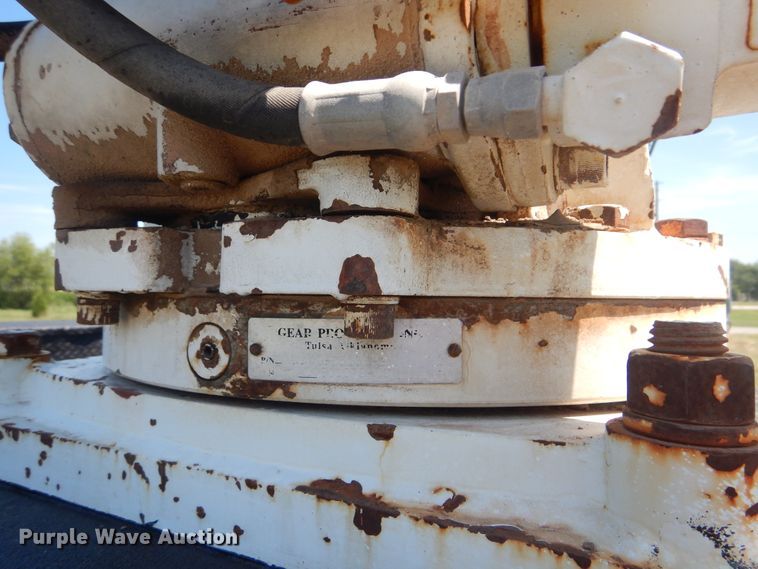 image for item GM9141 2002 International 4700  utility truck with crane