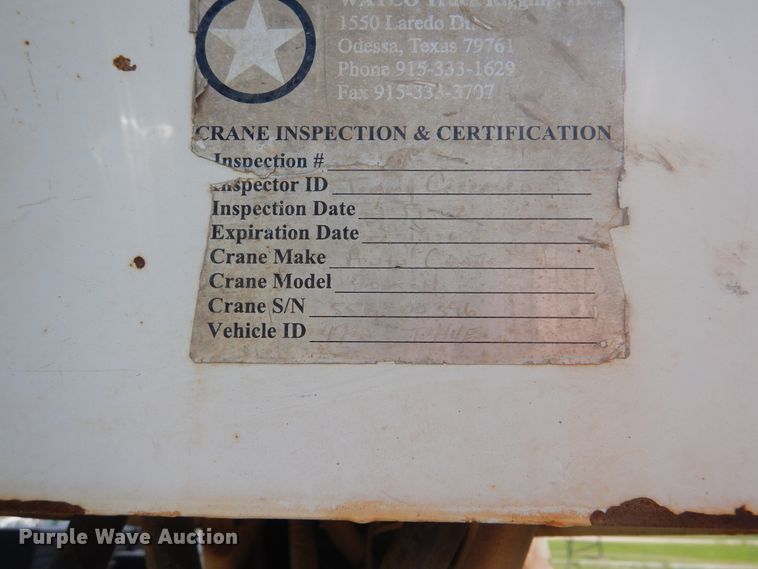 image for item GM9141 2002 International 4700  utility truck with crane