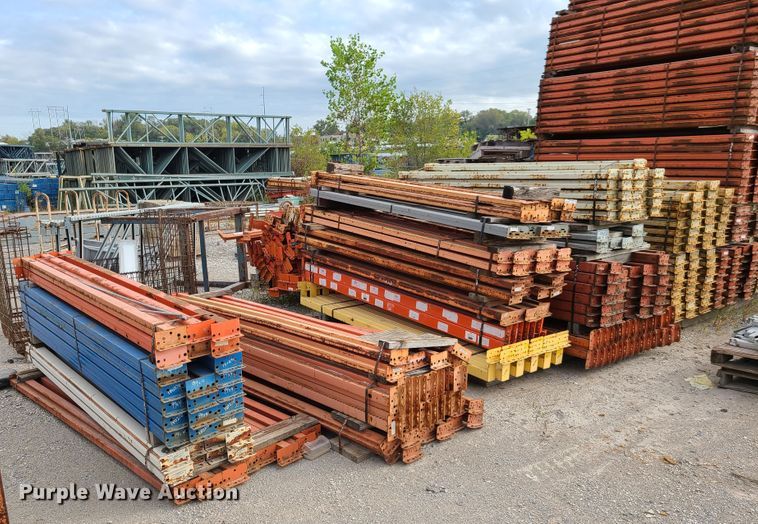 image for item GY9631 Approximately 330 pallet racking cross-members