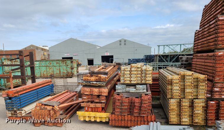 image for item GY9631 Approximately 330 pallet racking cross-members