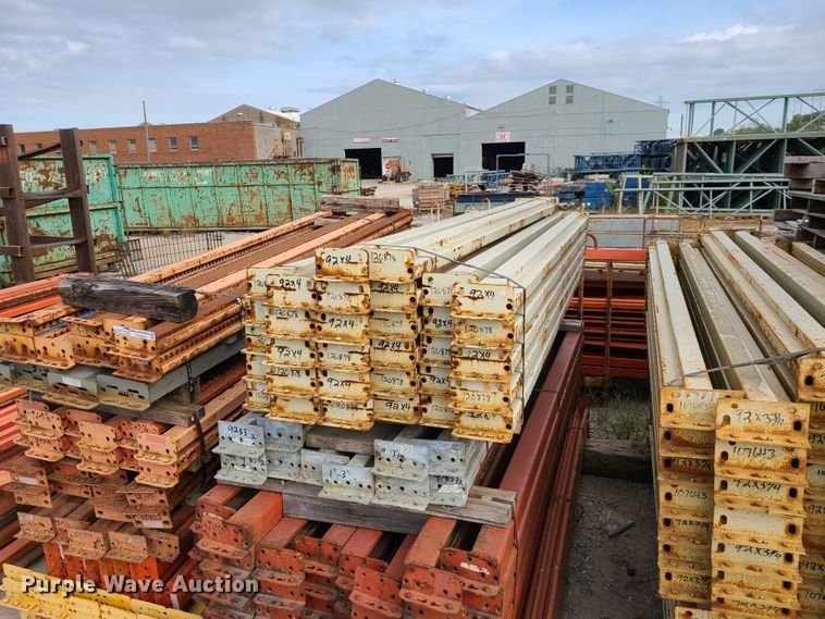 image for item GY9631 Approximately 330 pallet racking cross-members