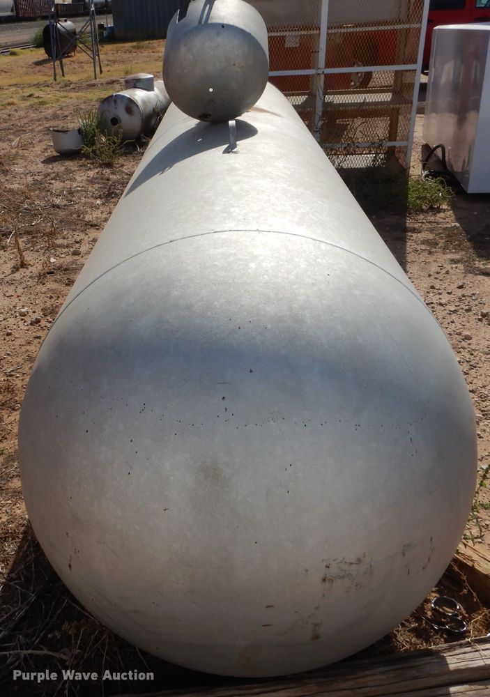 1,000 gallon propane tank in Slaton, TX Item HC9126 sold Purple Wave