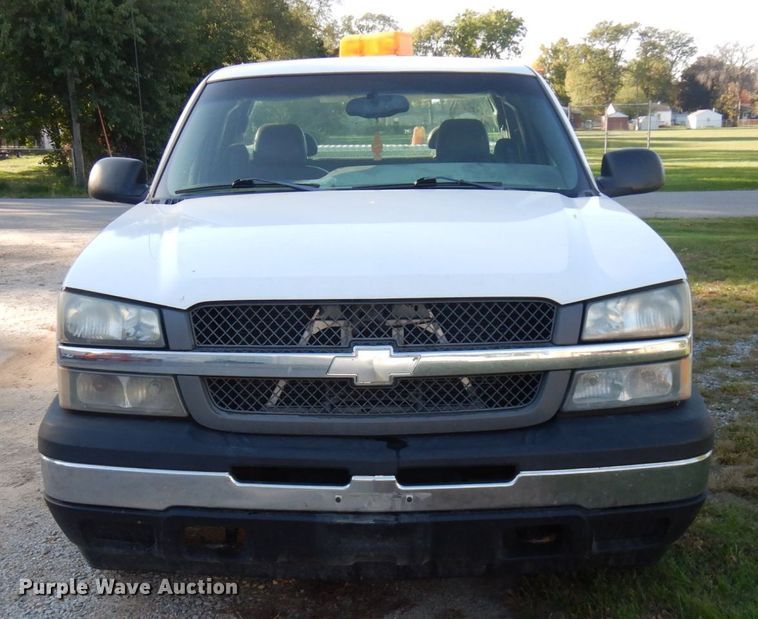 image for item HD9031 2003 Chevrolet Silverado 1500  Ext. Cab pickup truck