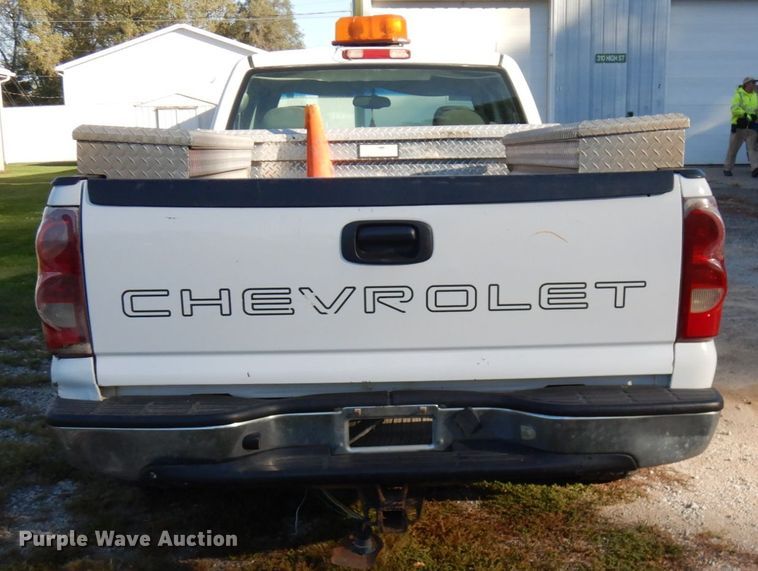 image for item HD9031 2003 Chevrolet Silverado 1500  Ext. Cab pickup truck
