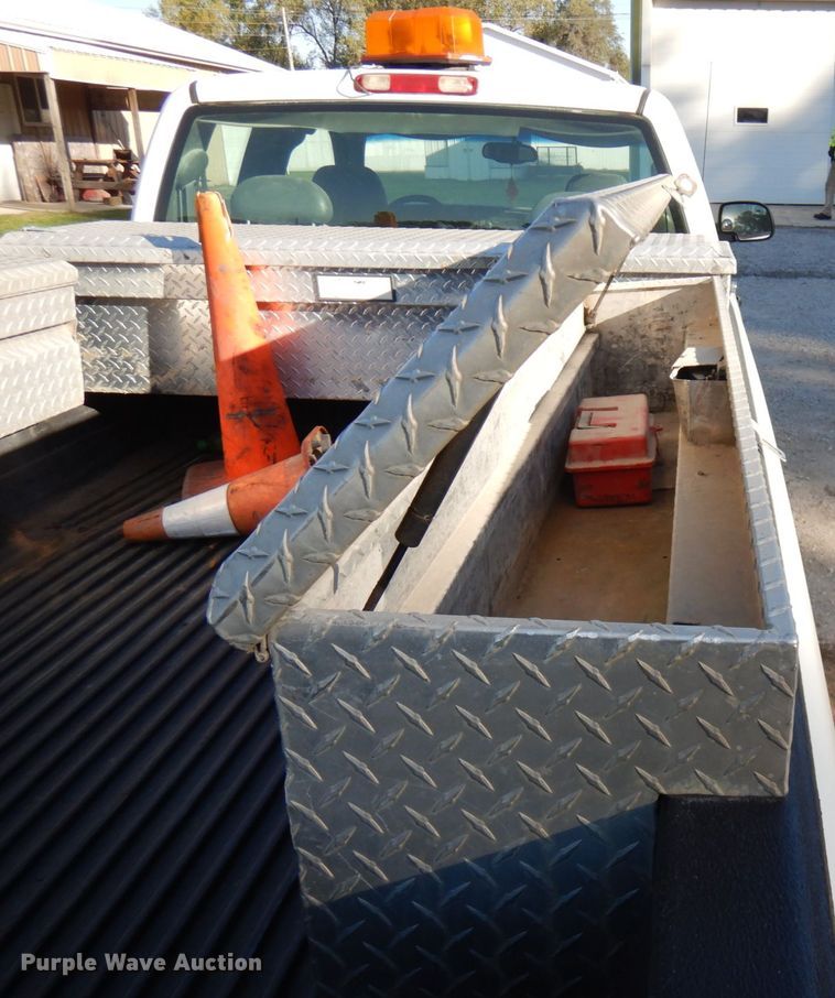 image for item HD9031 2003 Chevrolet Silverado 1500  Ext. Cab pickup truck