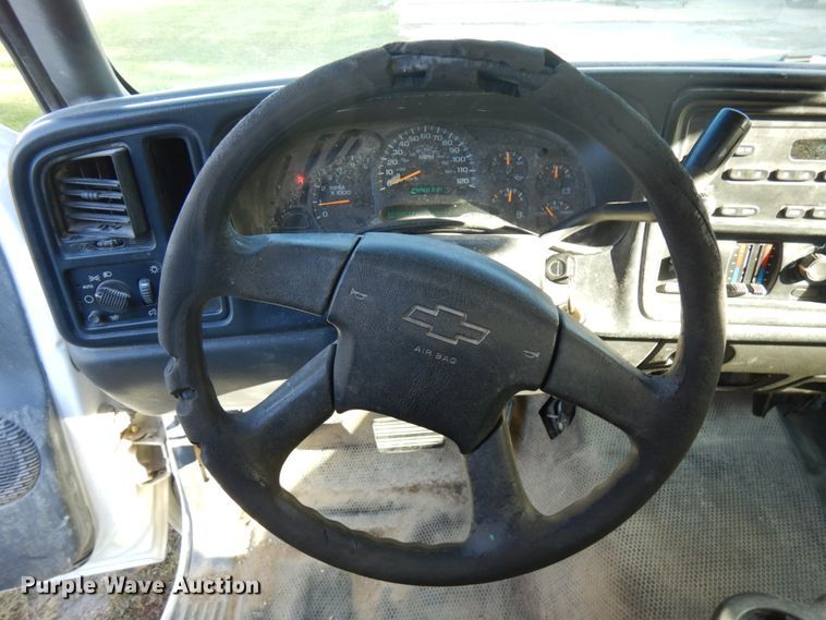 image for item HD9031 2003 Chevrolet Silverado 1500  Ext. Cab pickup truck