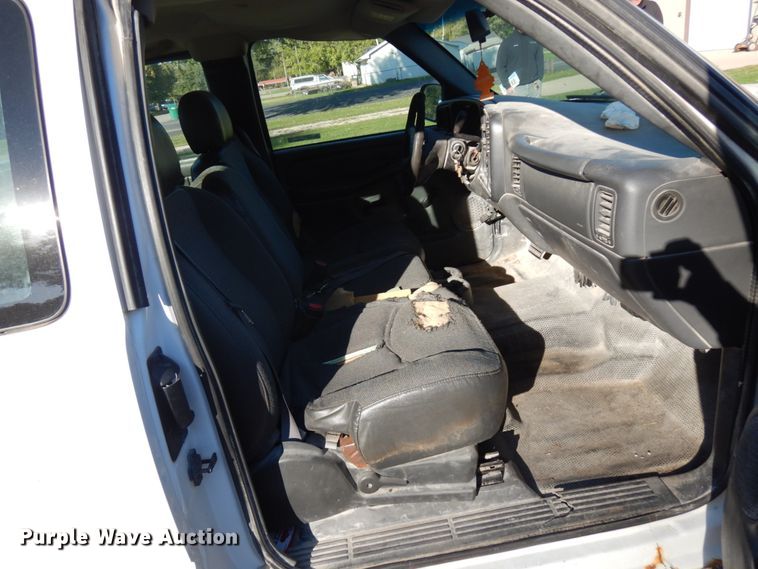 image for item HD9031 2003 Chevrolet Silverado 1500  Ext. Cab pickup truck