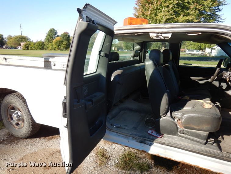 image for item HD9031 2003 Chevrolet Silverado 1500  Ext. Cab pickup truck