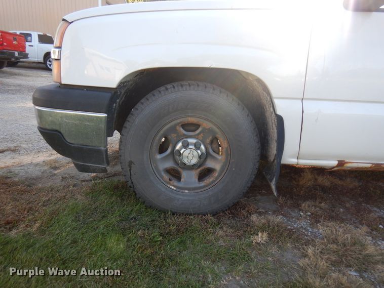 image for item HD9031 2003 Chevrolet Silverado 1500  Ext. Cab pickup truck