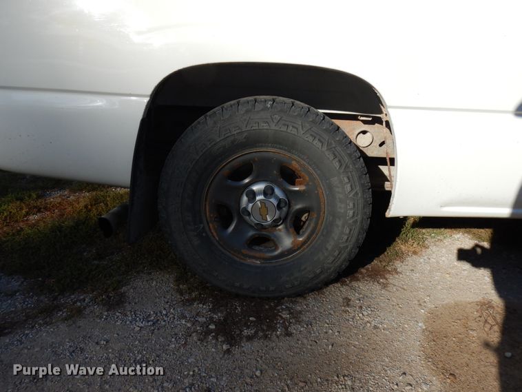 image for item HD9031 2003 Chevrolet Silverado 1500  Ext. Cab pickup truck