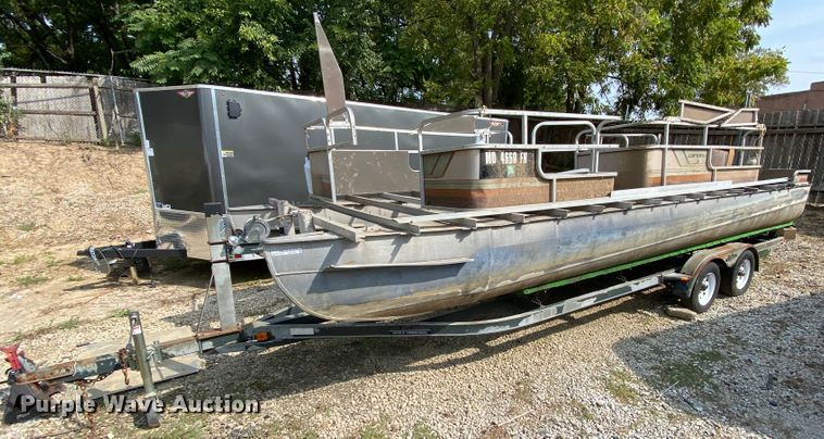 image for item HE9793 1986 Landau  pontoon boat