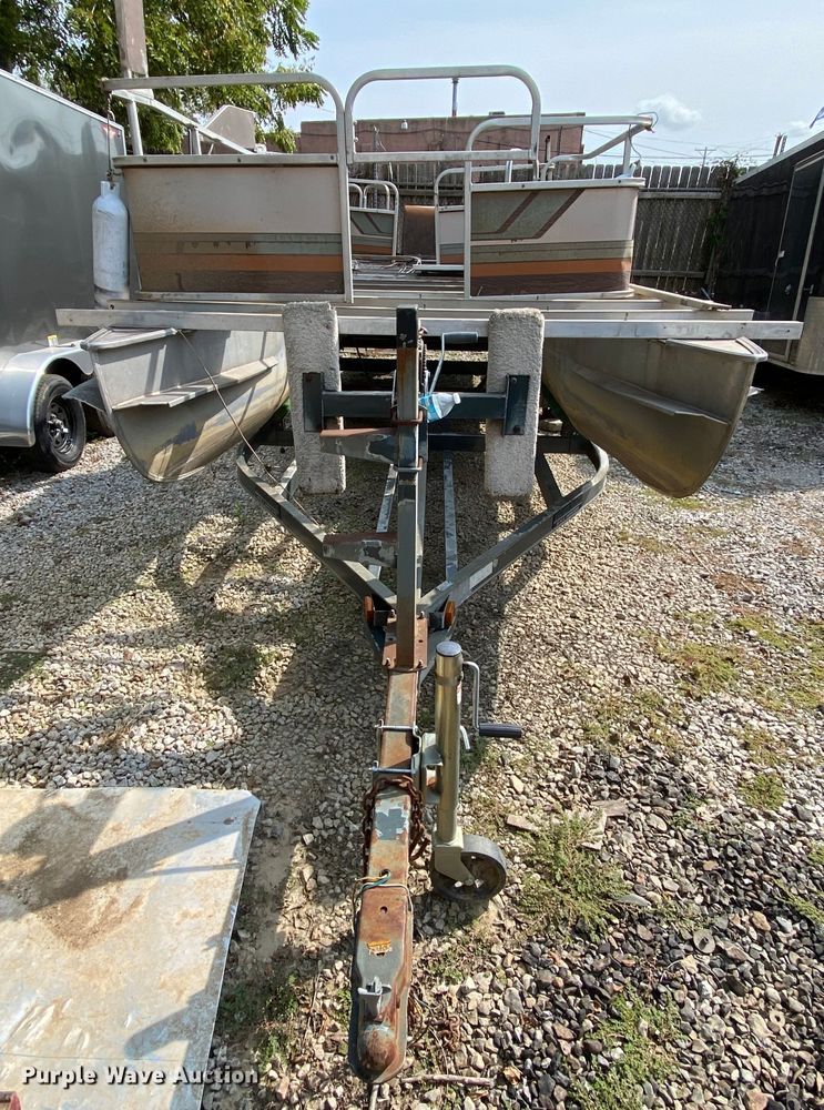 image for item HE9793 1986 Landau  pontoon boat