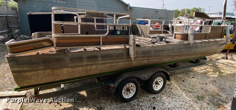 image for item HE9793 1986 Landau  pontoon boat