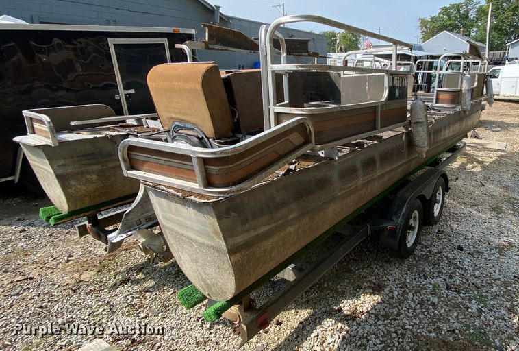 image for item HE9793 1986 Landau  pontoon boat