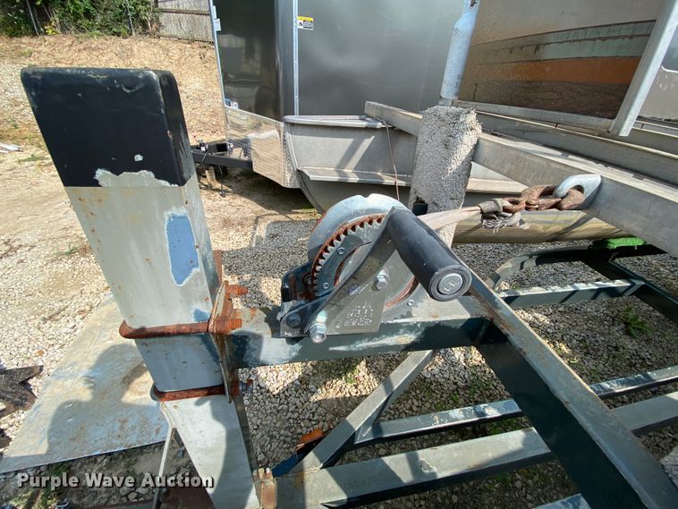 image for item HE9793 1986 Landau  pontoon boat