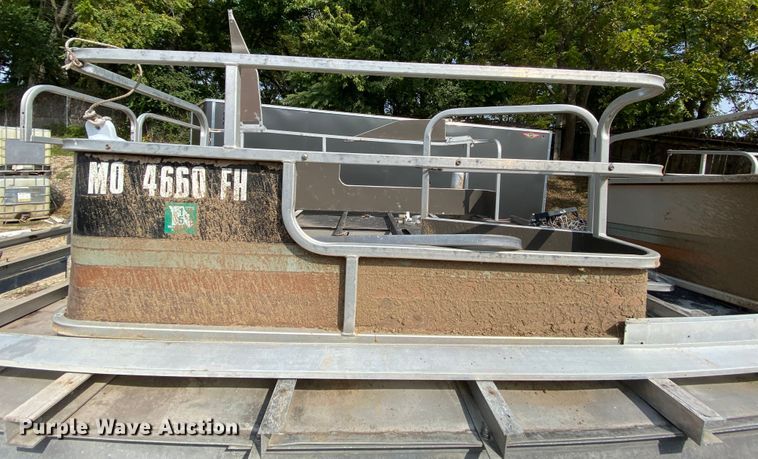 image for item HE9793 1986 Landau  pontoon boat