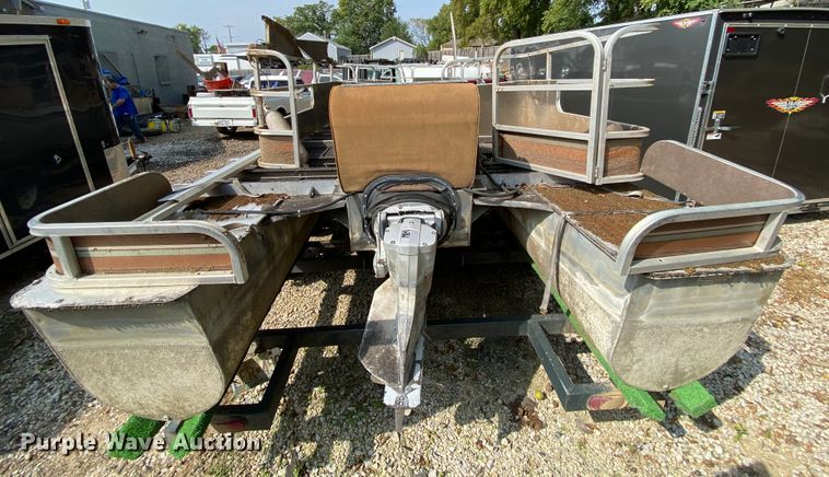 image for item HE9793 1986 Landau  pontoon boat