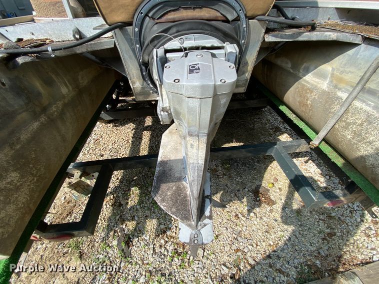 image for item HE9793 1986 Landau  pontoon boat