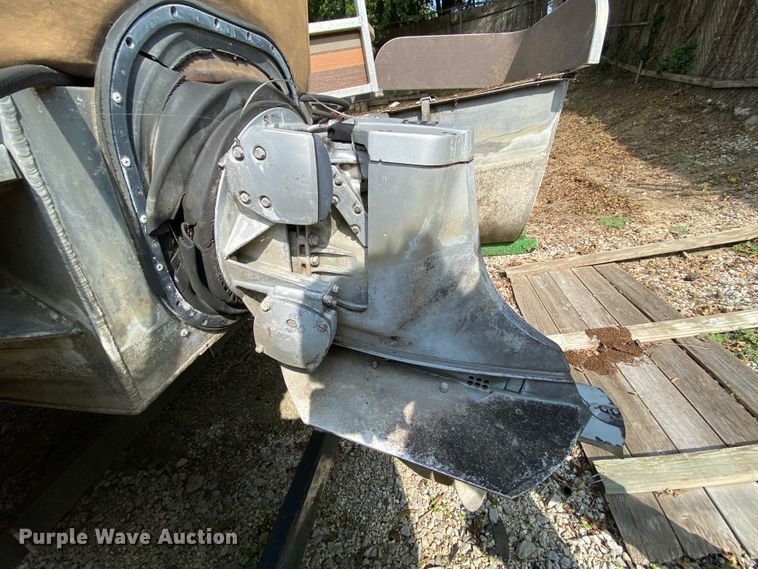 image for item HE9793 1986 Landau  pontoon boat