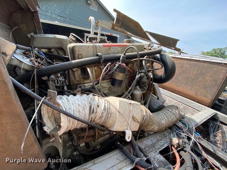 image for item HE9793 1986 Landau  pontoon boat