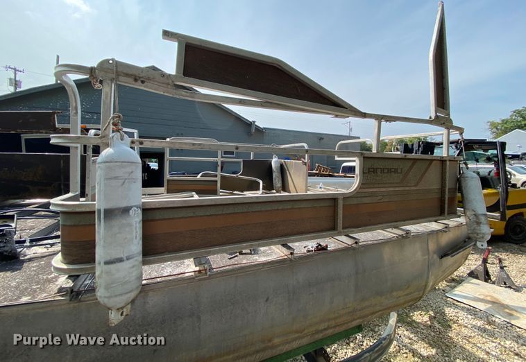 image for item HE9793 1986 Landau  pontoon boat