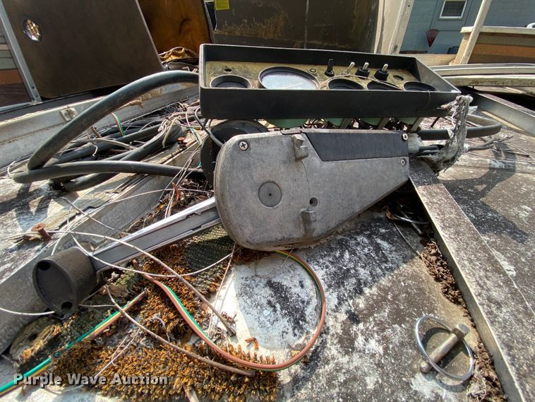 image for item HE9793 1986 Landau  pontoon boat