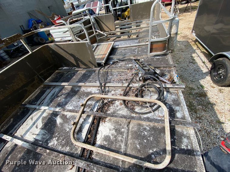 image for item HE9793 1986 Landau  pontoon boat