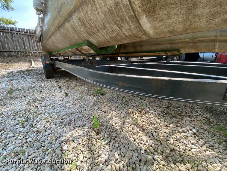 image for item HE9793 1986 Landau  pontoon boat